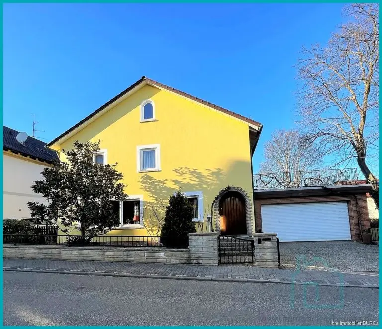Frontansicht mit Garage