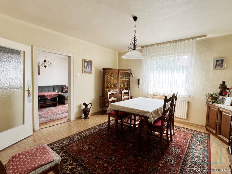 Esszimmer an die Küche angrenzend