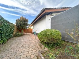 Ausgang vom Garten zur Straße