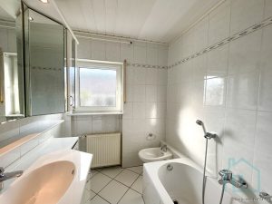 Badezimmer mit Badewanne
