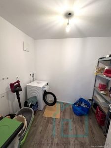 Abstellraum mit Waschmaschinenanschluß