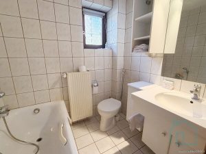 Bad im Erdgeschoss mit Wanne