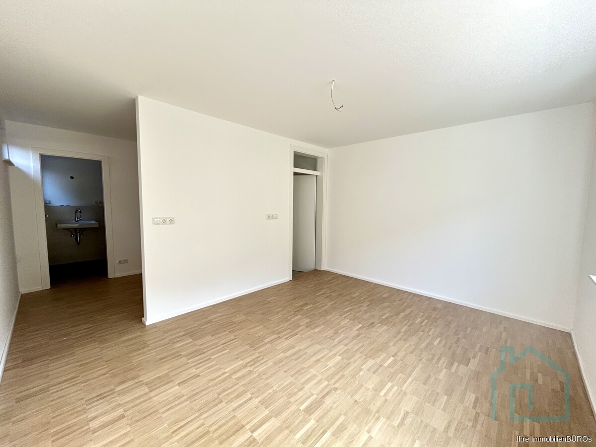 Büro oder Schlafzimmer im Souterrain