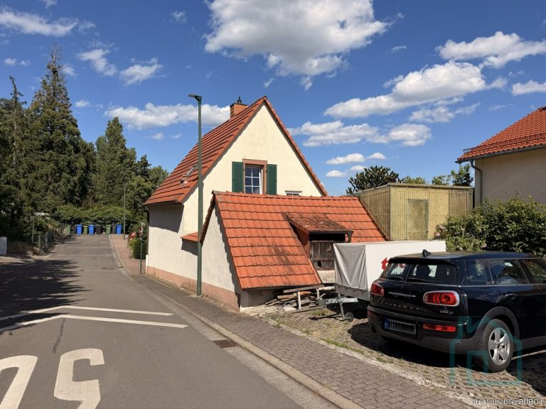 Seitenansicht mit 2 Stellplätzen