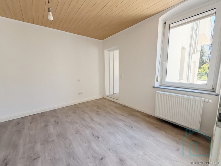 Durchgangszimmer von der Küche  zum Bad