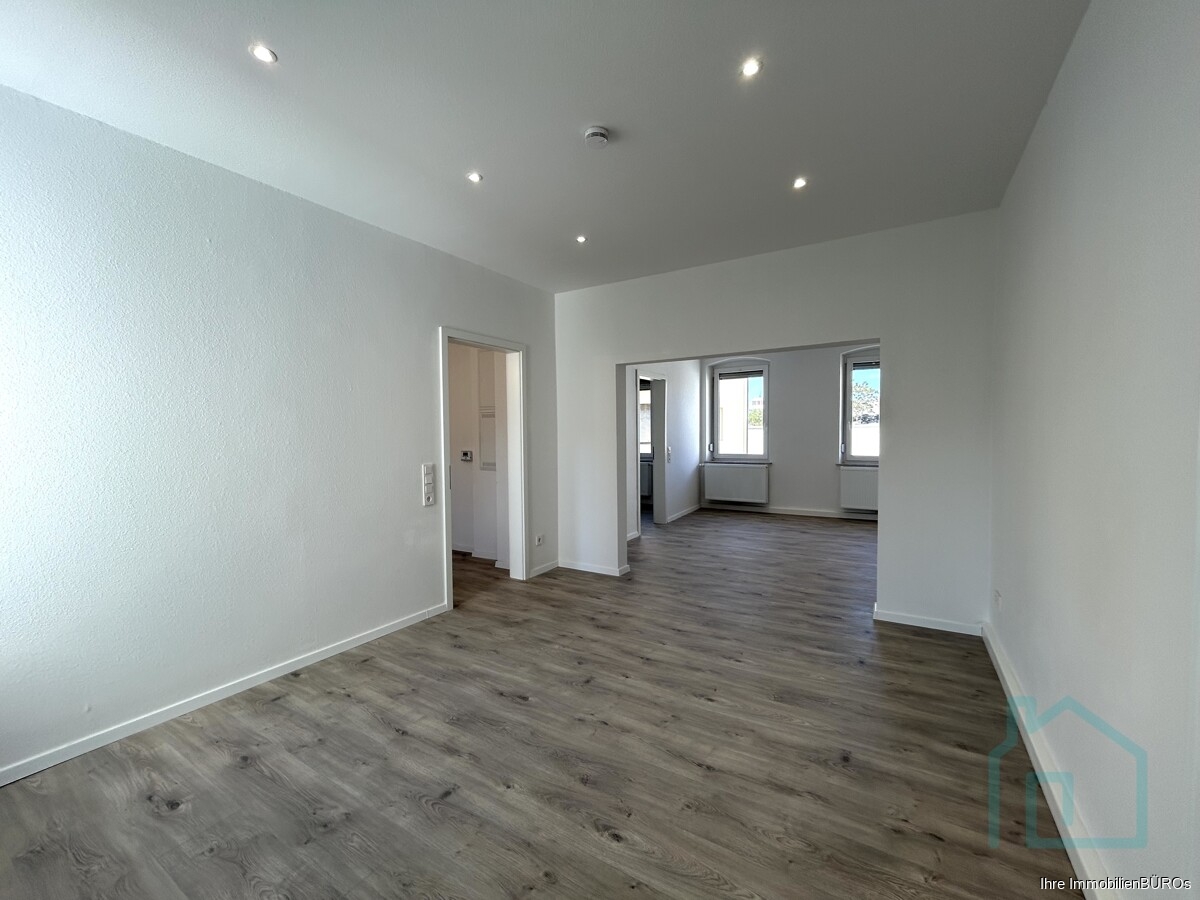 Durchgangszimmer Richtung Wohnzimmer