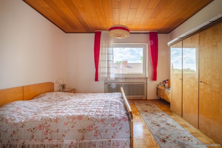 Schlafzimmer 1