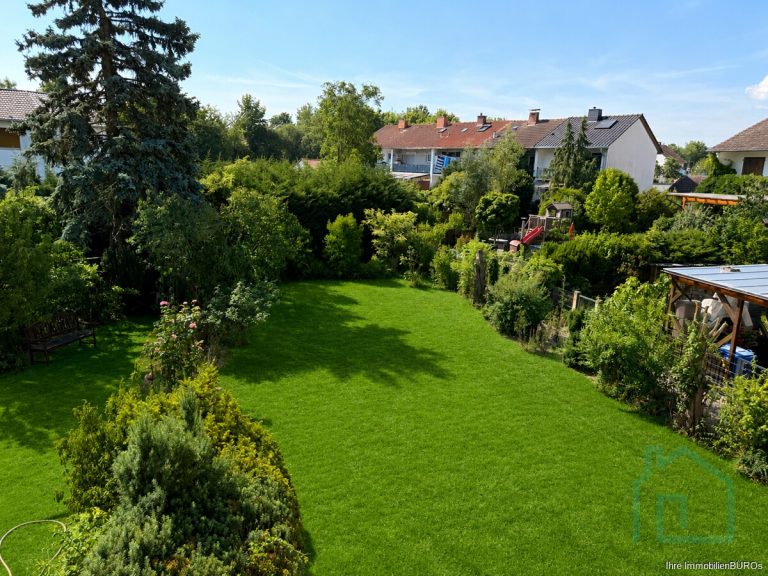 Blick vom Schlafzimmer in den Garten