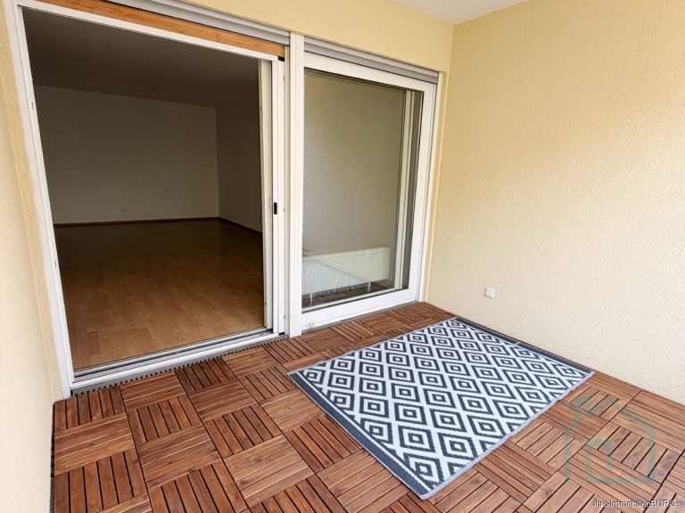Terrasse mit Blick ins Wohnzimmer