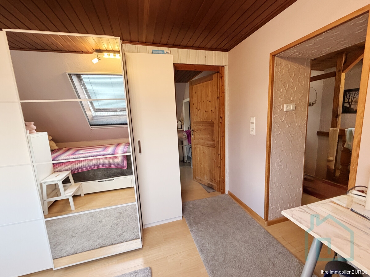 von hier ins Schlafzimmer