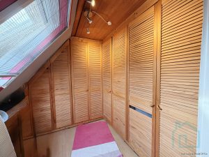 direkt neben dem Schlafzimmer die Ankleide