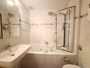 Bad mit Wanne